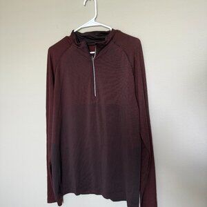 Lululemon Men's Athletic Quarter Zip in Large/Maroon